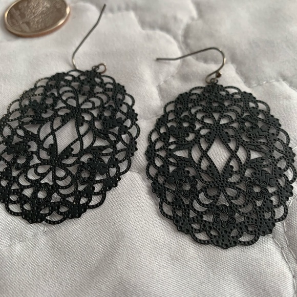 earrings - Picture 3 of 3